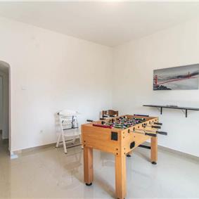 6 bedroom villa with pool near Sveti Lovrec and Poreč, sleeps 12
